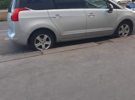 Peugeot - 5008