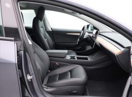 Tesla - Model 3