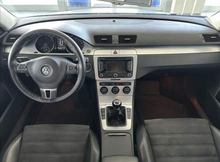 Volkswagen - Passat