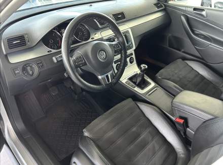 Volkswagen - Passat
