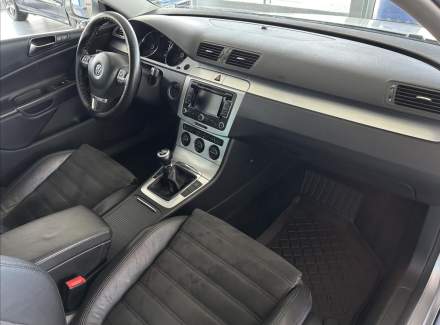 Volkswagen - Passat