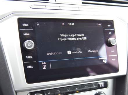 Volkswagen - Passat