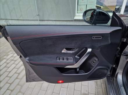 Mercedes-Benz - CLA