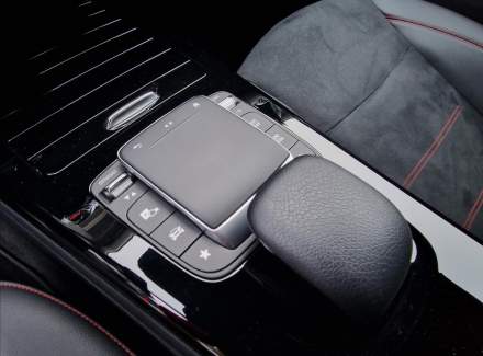 Mercedes-Benz - CLA