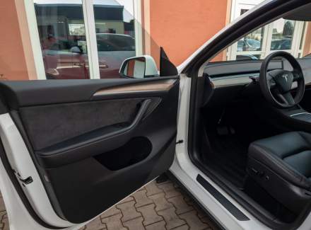 Tesla - Model Y