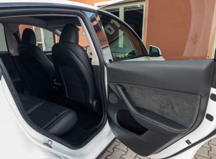 Tesla - Model Y