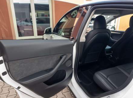 Tesla - Model Y