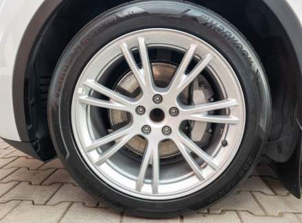 Tesla - Model Y