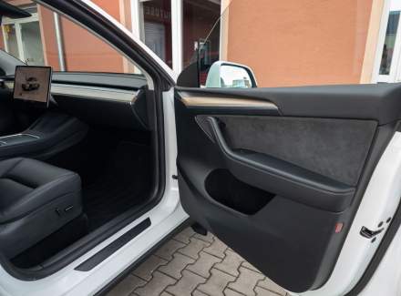 Tesla - Model Y