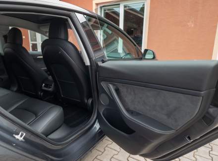 Tesla - Model 3