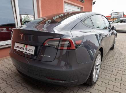 Tesla - Model 3