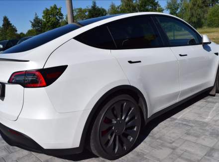 Tesla - Model Y