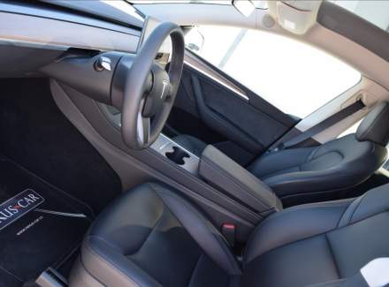 Tesla - Model Y