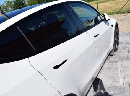 Tesla - Model Y