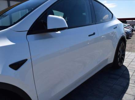Tesla - Model Y