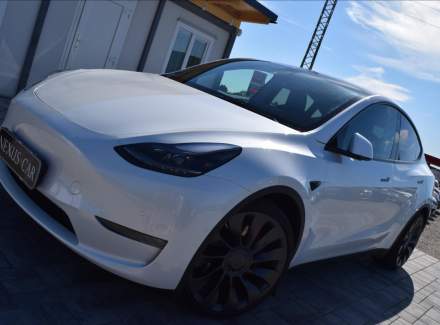 Tesla - Model Y