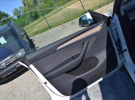 Tesla - Model Y