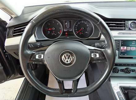 Volkswagen - Passat