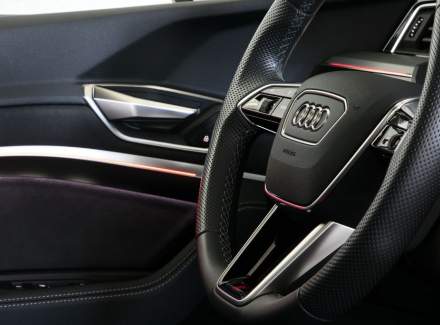 Audi - E-tron