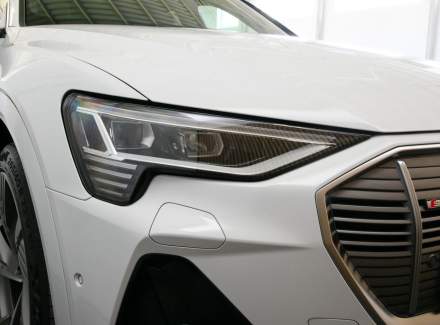 Audi - E-tron