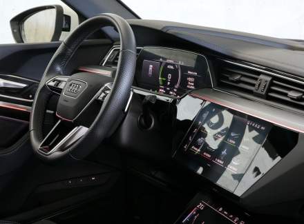 Audi - E-tron