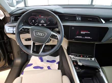 Audi - E-tron