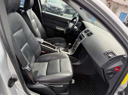 Volvo - V50 2.4 D5 (180 Hp)