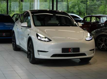 Tesla - Model Y