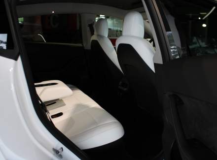 Tesla - Model Y