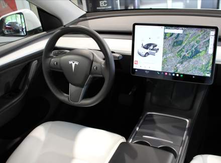 Tesla - Model Y