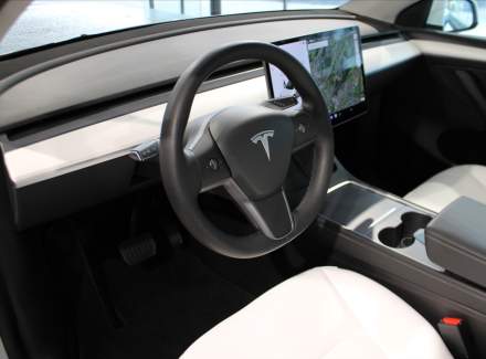 Tesla - Model Y