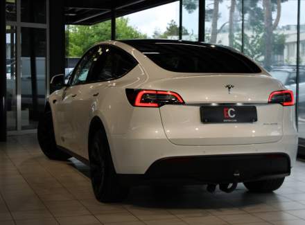 Tesla - Model Y