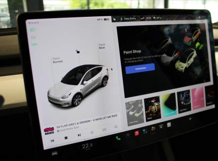 Tesla - Model Y