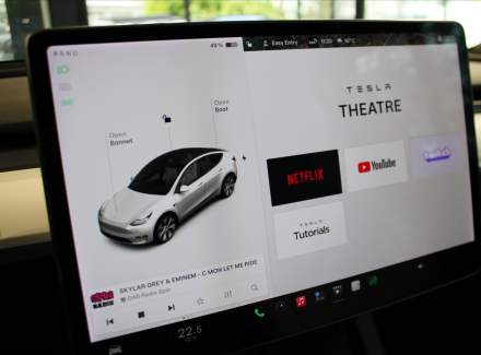 Tesla - Model Y