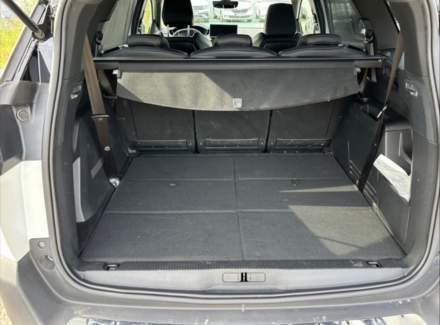 Peugeot - 5008