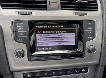 Volkswagen - Golf