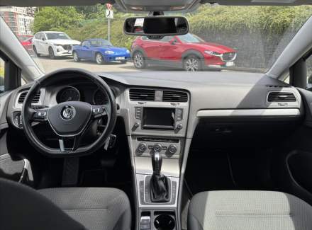 Volkswagen - Golf