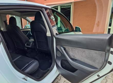 Tesla - Model Y