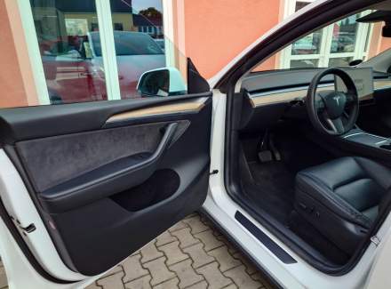 Tesla - Model Y