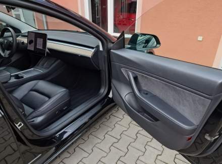 Tesla - Model 3