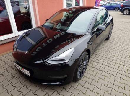 Tesla - Model 3