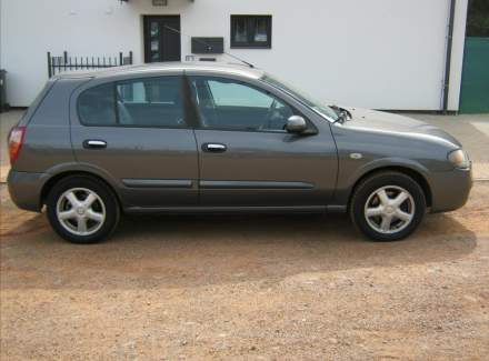 Nissan - Almera