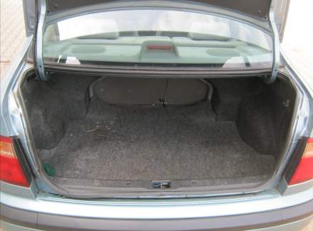 Nissan - Almera