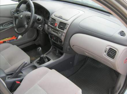Nissan - Almera