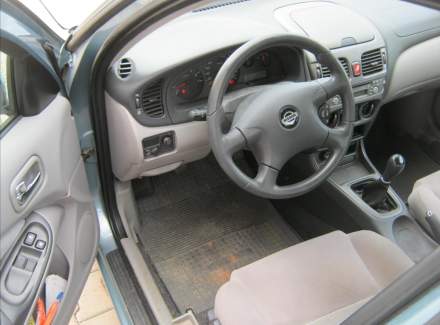 Nissan - Almera