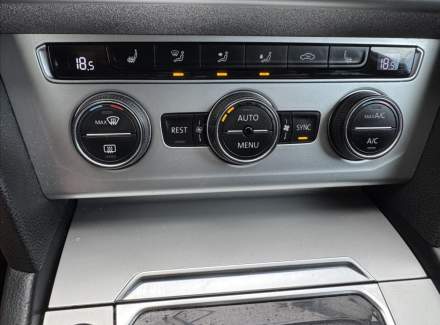 Volkswagen - Passat