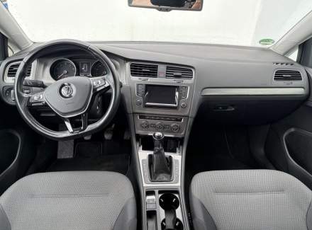 Volkswagen - Golf