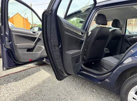 Volkswagen - Golf