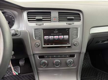 Volkswagen - Golf