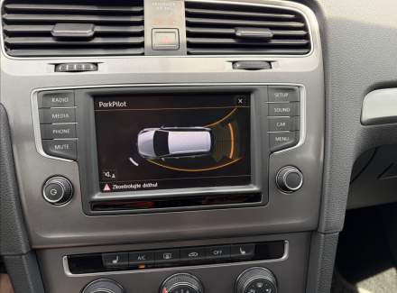 Volkswagen - Golf